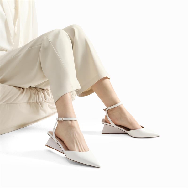 Pointed Toe Chunky Low Heel Pumps - WHITE - 1
